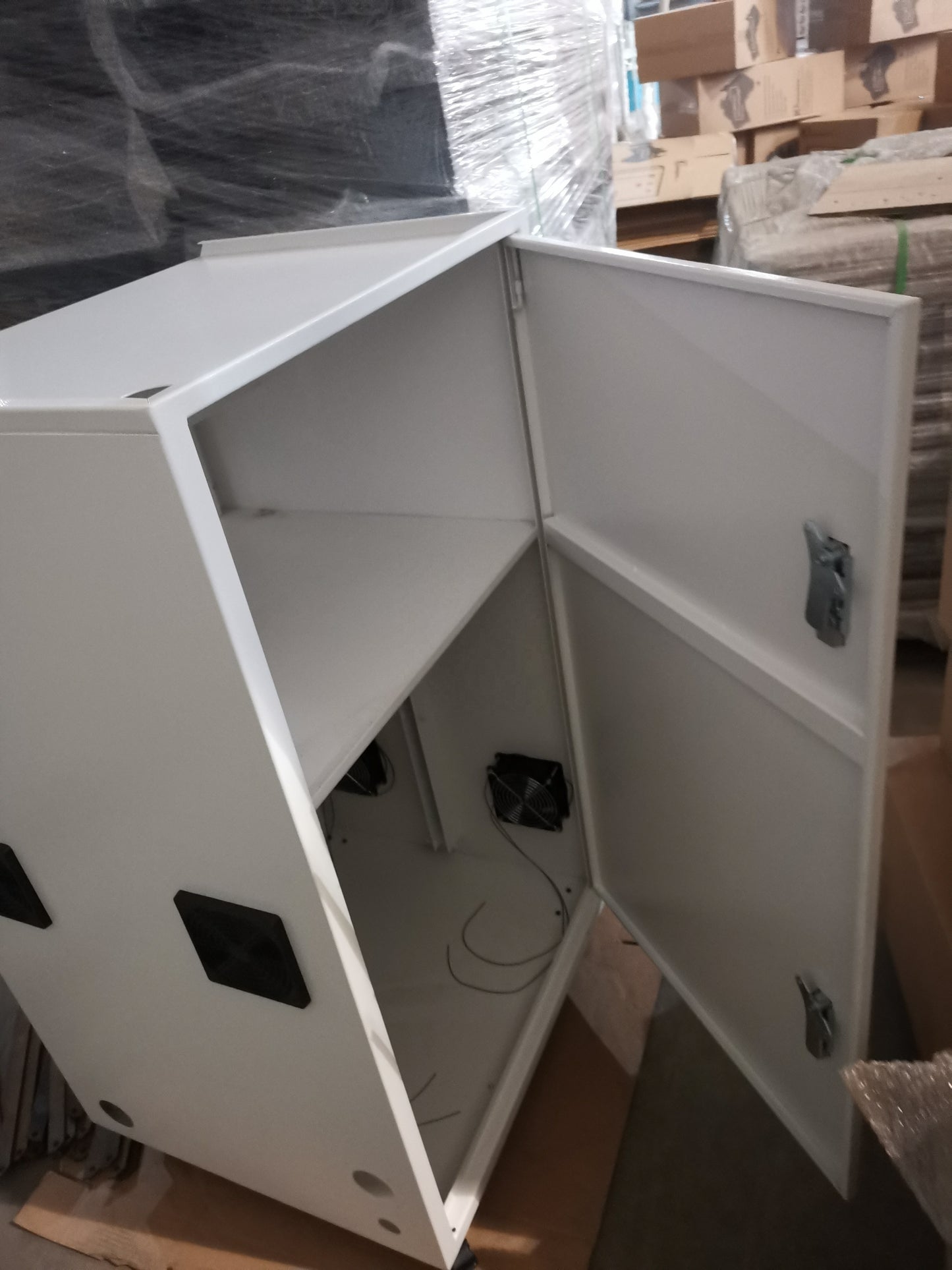 Outdoor Waterproof IP65 Solar & Battery Power Distribution Cabinet
