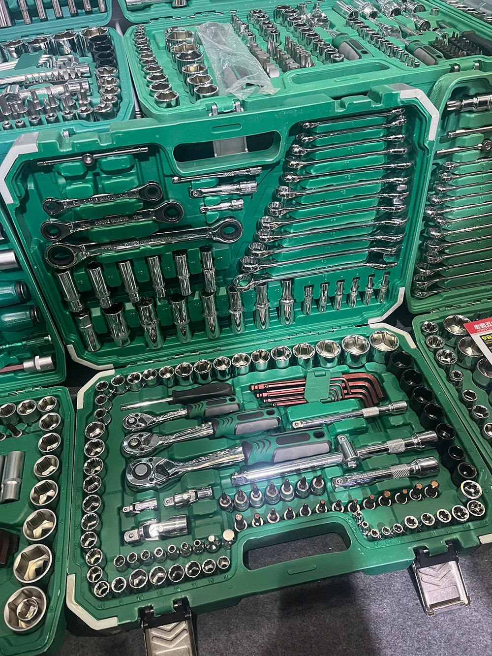 151 Piece Set of Tool Auto Repair Combination Set, Carbon Steel Chrome Plated with Hot Process Hardware Combination Tool