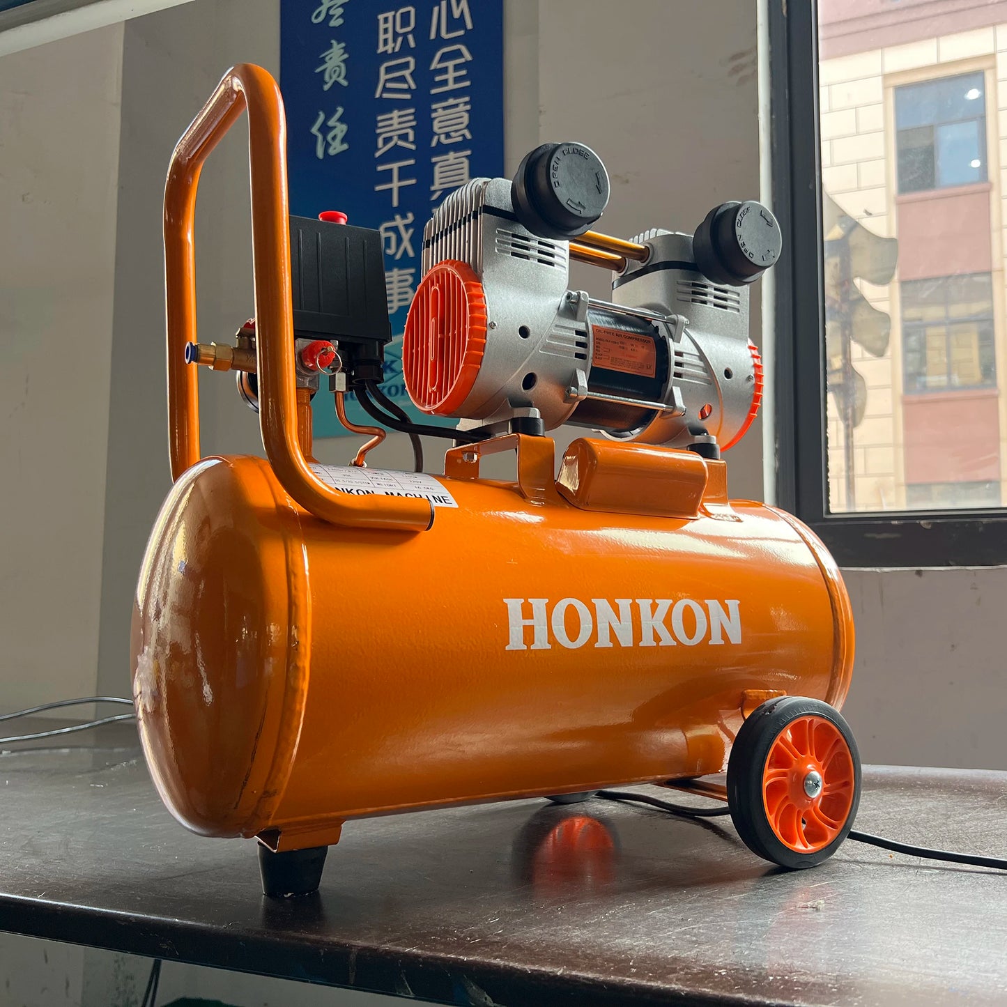 30L 65L Air Compressor Oil-free Mute Super Small Machine 110V/220V/380V