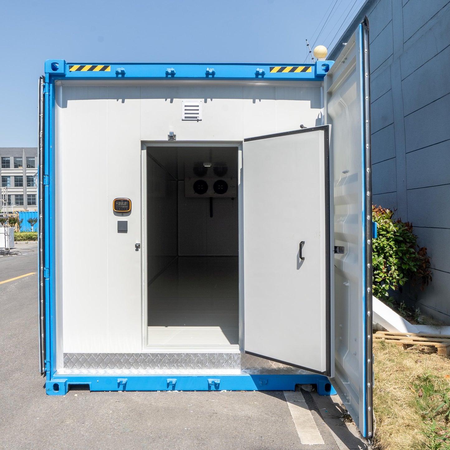 Commercial Off-Grid Solar Container Cold Room (Complete Storage Solution with Batteries & Inverter)