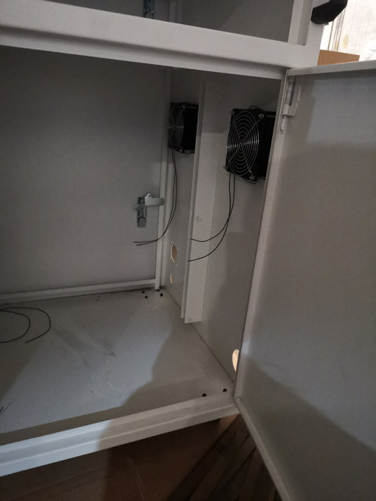 Outdoor Waterproof IP65 Solar & Battery Power Distribution Cabinet